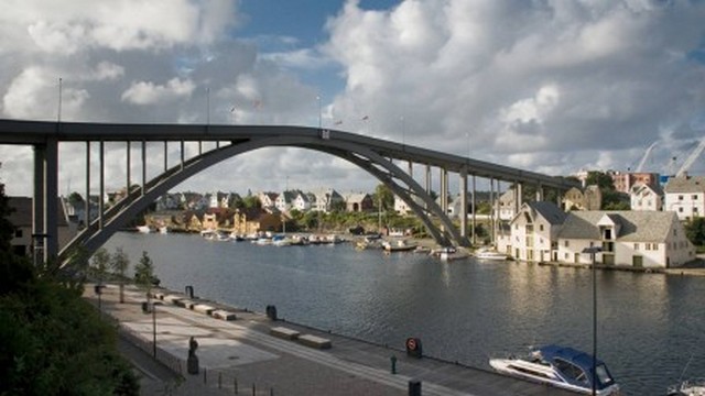 Haugesund-by-Risøbroen-448x252-custom