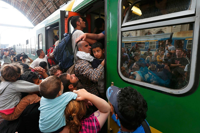 image.adapt.990.high.budapest_refugees_station_32a.1441307883842