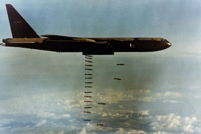 b52_slipper_bomber