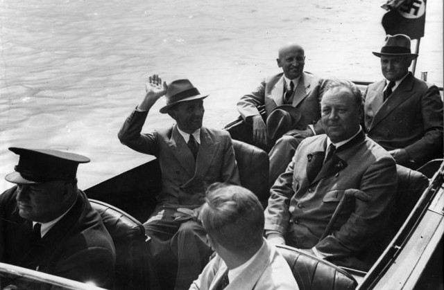 Joseph Goebbels og Emil Jannings under en båtreise i Wolfgangsee, 1938.