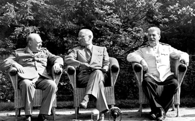 Deltakerne på konferansen var blant annet Winston Churchill, Harry S. Truman og Josef Stalin.