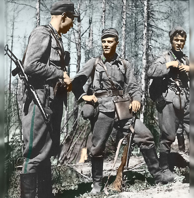 Lauri Törni med sin stedfortreder Holger Pitkänen etter en fremgangsrik kamp sommeren 1944.