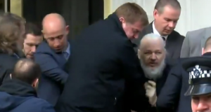 Julian Assange arresteres av britisk politi.